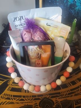BNWT Self-Care Gift Basket With Lots Of Goodies